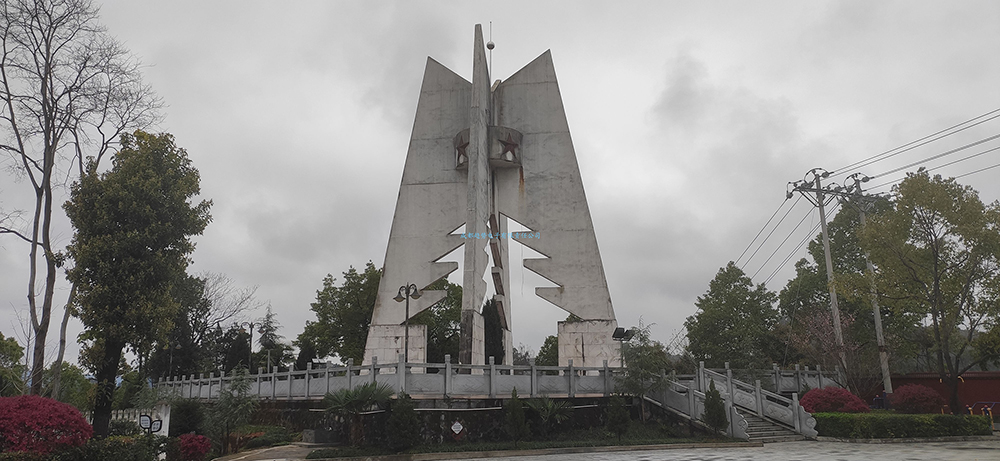 2023年03月20日好事成雙！湖南省古丈縣和新晃縣三維數(shù)字沙盤項目交付！瞻仰古丈縣和新晃縣烈士陵園！我司工程師們自發(fā)前往的第87個和第88個烈士陵園