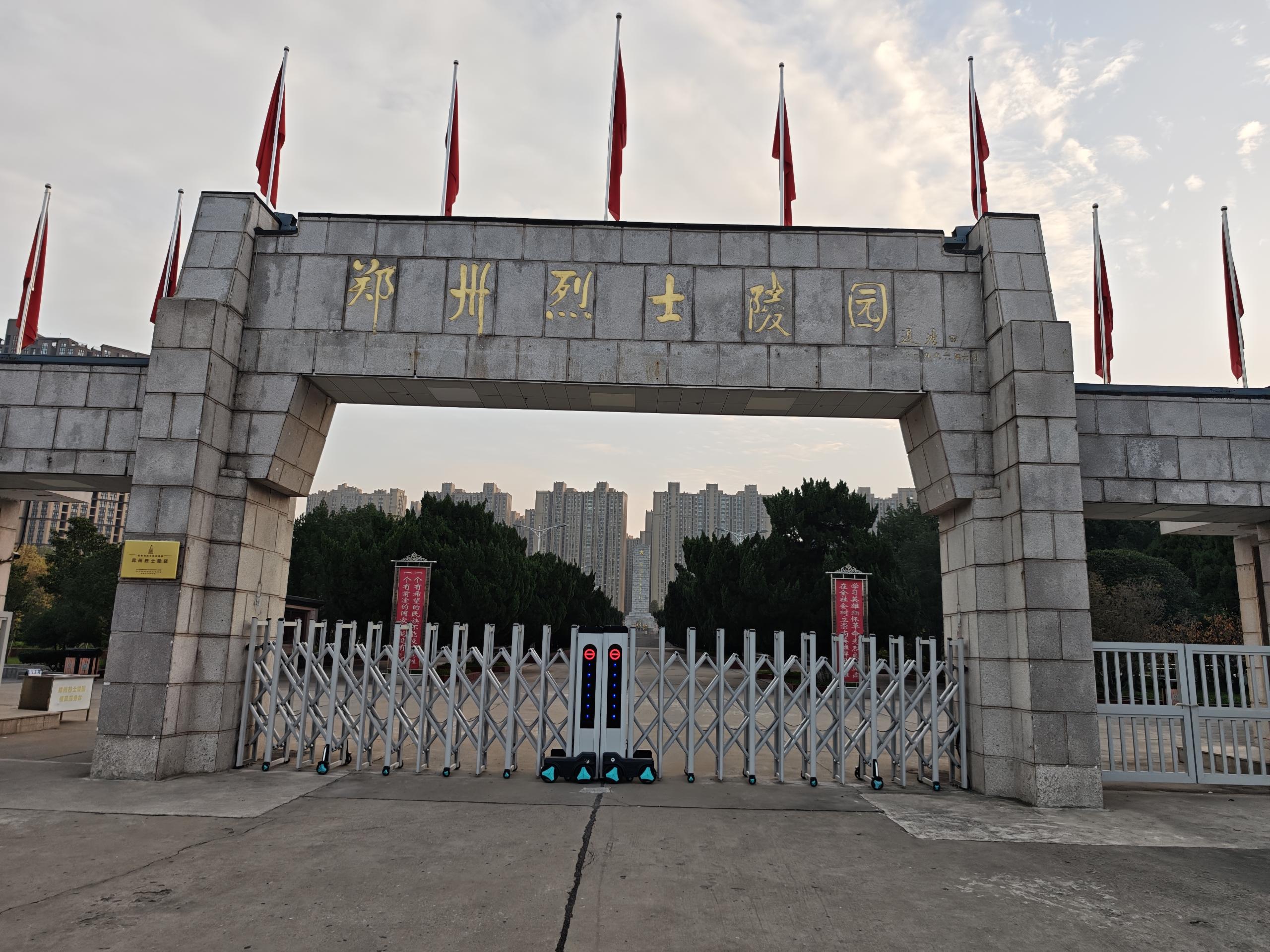 2025.11.24我司在河南信陽(yáng)某部隊(duì)成功交付國(guó)產(chǎn)三維電子沙盤，并瞻仰鄭州烈士陵園。